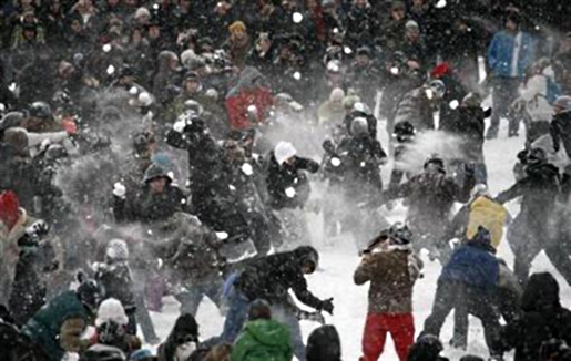 Winter sports Snowball-fight