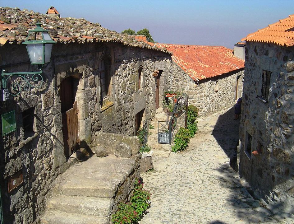 Castelos e Fortalezas de Portugal - Página 2 Linhares-da-Beira1