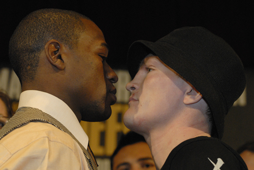 ¿Cuánto mide Floyd Mayweather? - Altura - Real height MAYWEATHER%20HATTON%20FACE%20OFF%2012-5-0701