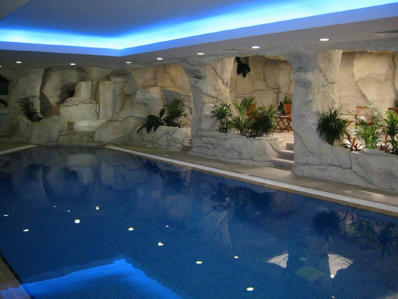 inside pool Crown-hotel-indoor-pool-and-spa-with-unique-design-foto-wallpaper-01