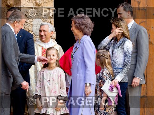 LA FAMILIA REAL EN LA MISA DE PASCUA 2014 - Página 2 PPE14042003