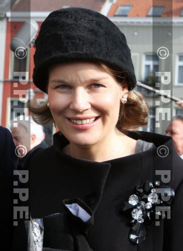 Mathilde de Bélgica - Página 8 08022001