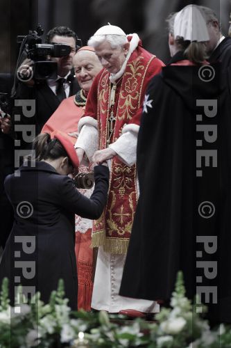 PAPA RENUNCIA POR FALTA DE FUERZAS PPE13020934