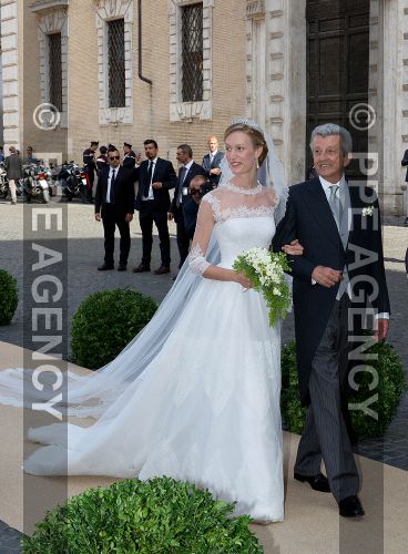 Boda entre Prince Amedeo y  Elisabetta Rosbosch von Wolkenst - Página 2 PPE14070508