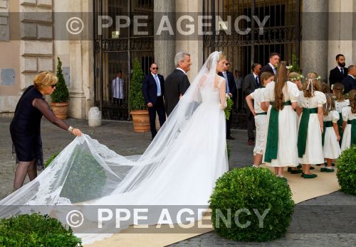 Boda entre Prince Amedeo y  Elisabetta Rosbosch von Wolkenst - Página 2 PPE14070511