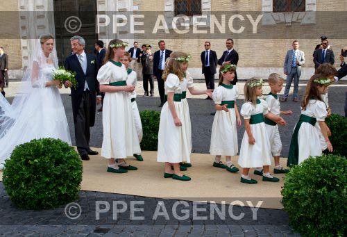 Boda entre Prince Amedeo y  Elisabetta Rosbosch von Wolkenst - Página 2 PPE14070528