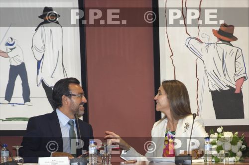 La infanta Elena brinda su apoyo a los deportistas paralímpicos PPE12062863