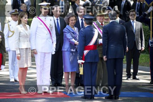 ABDICA EL REY JUAN CARLOS. FELIPE Y LETIZIA REYES - Página 13 PPE14060803