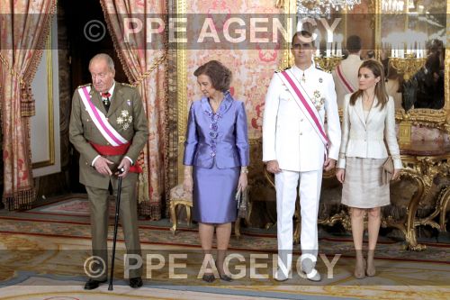 ABDICA EL REY JUAN CARLOS. FELIPE Y LETIZIA REYES - Página 13 PPE14060831