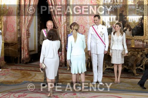 ABDICA EL REY JUAN CARLOS. FELIPE Y LETIZIA REYES - Página 13 PPE14060840