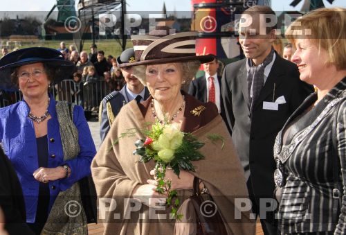 La reina Beatrix y su familia - Página 9 PPE09031105