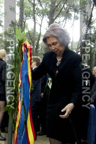 LA FAMILIA REAL ASISTE A HOMENAJE AL REY PABLO I EN GRECIA - Página 2 PPE14030634