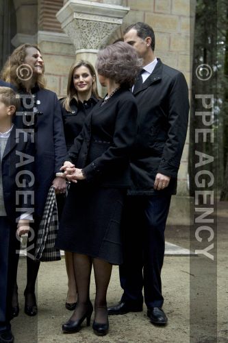 LA FAMILIA REAL ASISTE A HOMENAJE AL REY PABLO I EN GRECIA - Página 2 PPE14030635