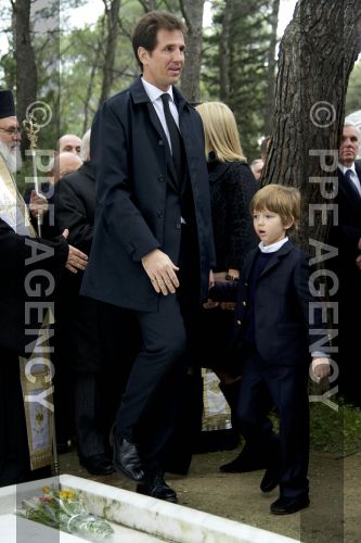 LA FAMILIA REAL ASISTE A HOMENAJE AL REY PABLO I EN GRECIA - Página 2 PPE14030655