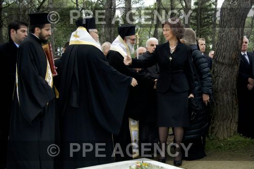 LA FAMILIA REAL ASISTE A HOMENAJE AL REY PABLO I EN GRECIA - Página 2 PPE14030656