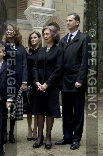 LA FAMILIA REAL ASISTE A HOMENAJE AL REY PABLO I EN GRECIA - Página 2 PPE14030659