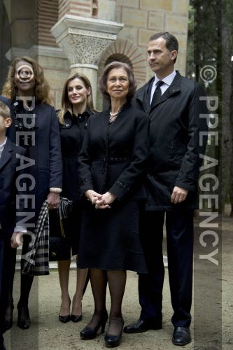 LA FAMILIA REAL ASISTE A HOMENAJE AL REY PABLO I EN GRECIA - Página 2 PPE14030660