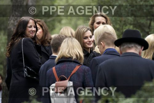 LA FAMILIA REAL ASISTE A HOMENAJE AL REY PABLO I EN GRECIA - Página 2 PPE14030664