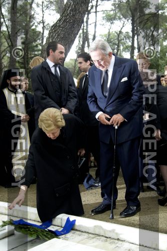 LA FAMILIA REAL ASISTE A HOMENAJE AL REY PABLO I EN GRECIA - Página 2 PPE14030671