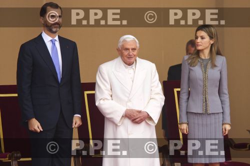 PRINCIPES RECIBEN AL PAPA BENEDICTO - Página 3 PPE10110618