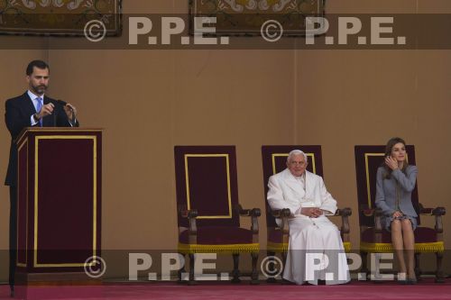 PRINCIPES RECIBEN AL PAPA BENEDICTO - Página 2 PPE10110625