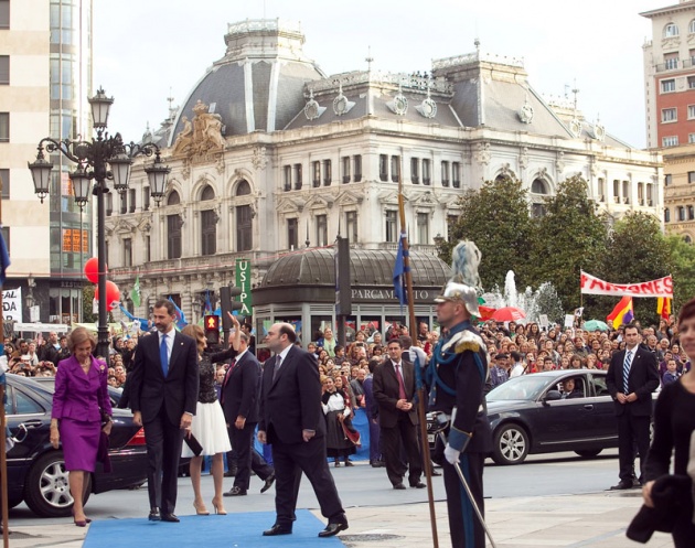 Premios Principe de Asturias 2012 - Página 2 Alfombra-azul-premios-principe-2012-1351275604-41