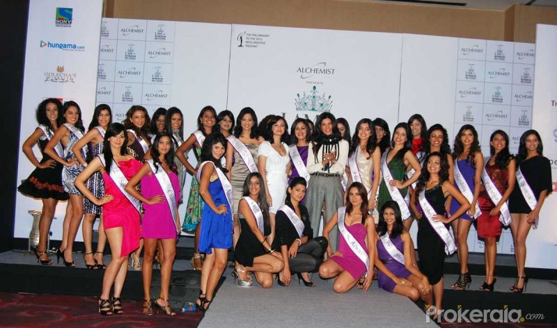 I AM SHE Miss UNIVERSE® India 2010 Dia-mirza-and-sushmita-sen-with-models-at-the-i-12835