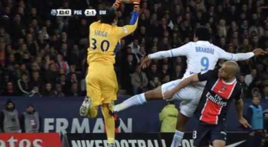 Thiago Motta frappé en rentrant aux vestiaires ? Sirigu-e60b8