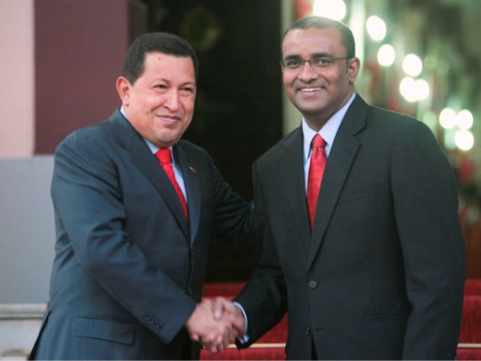 FANB - Venezuela vs guyana - Página 7 Hugo-Ch%C3%A1vez-junto-a-su-su-hom%C3%B3logo-de-Guyana-Bharrat-Jagdeo