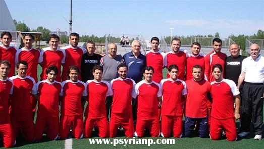 احلى صورة لجمهور الاتحاد Mousstfa%20Halak%20with%20syria%20team