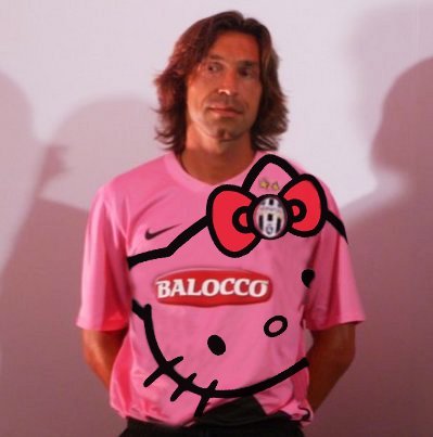 Stars above Serie A clubs logo on their Jersey an official thing ? - Page 2 Pirlo-maglia-juve-hello-kitty