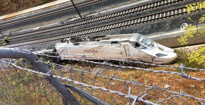  El juez imputa al director de Seguridad de Adif por el accidente de tren en Santiago 58a4a9a949b7f