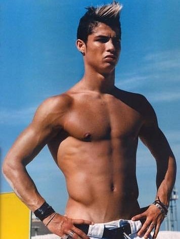 Pagina de Foro Zas creada en facebook. Unete!! - Página 3 Cristiano-ronaldo-foto4