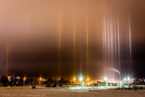 Very Strange Phenomenon Filmed in the Canadian sky  Pillars-of-light