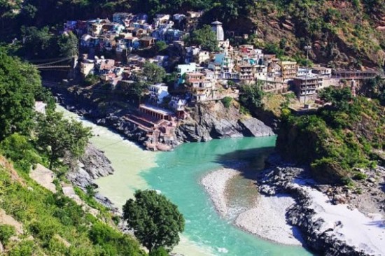 مجموعة صور توضح ظاهرة التقاء نهرين مختلفين  93d82_Confluence-of-the-Alaknanda-and-Bhagirathi-rivers-to-form-the-Ganges-at-Devprayag-565x377-550x366