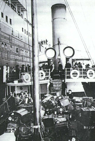  Il y a 100 ans, le naufrage du paquebot Titanic - Page 2 Transport_des_bagages_et_passagers