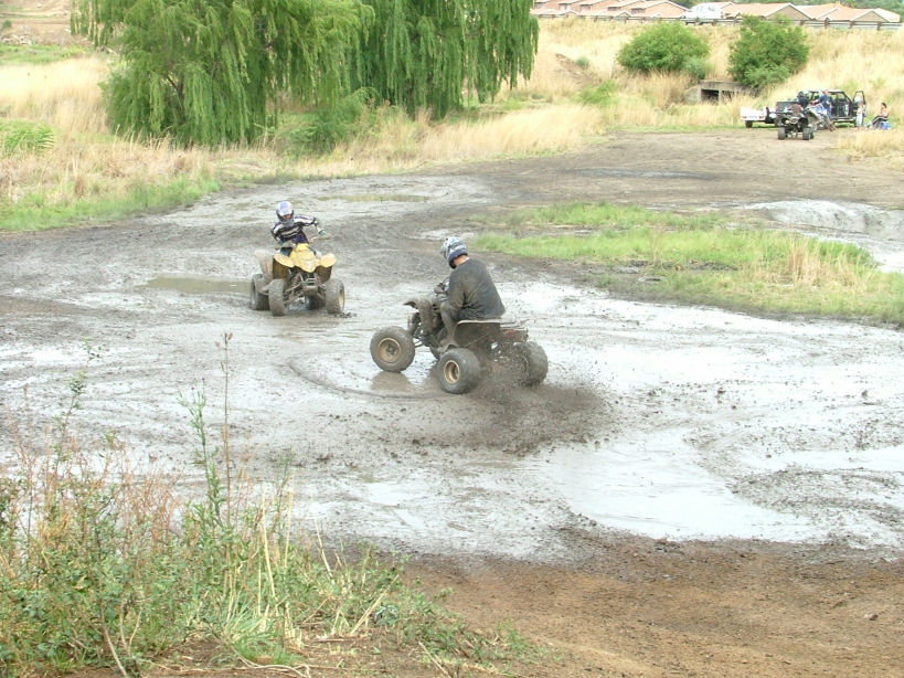 Quad / ATV XJ_and_another_Suzuki_having_mud_360_duel