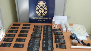 La Policía Nacional detiene a dos personas que intentaban estafar 200.000 euros a un empresario en Vila-real Billetes-300x169