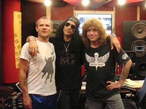 Slash graba junto a Steven Adler Fleaadler1_300