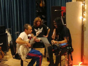 Slash graba junto a Steven Adler Fleaadler2_300