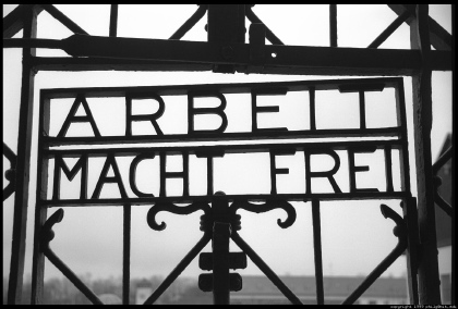 uvcn emama solov Dachau-arbeit-macht-frei