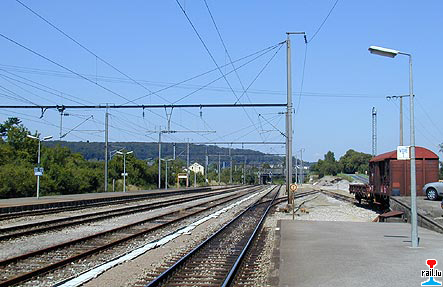 Sign* - Signaux et caténaire  Gareoetrange2