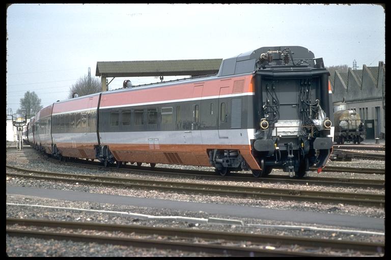 TGV-PSE Kato : echange des bogies à ressort contre pneumatique Img0597