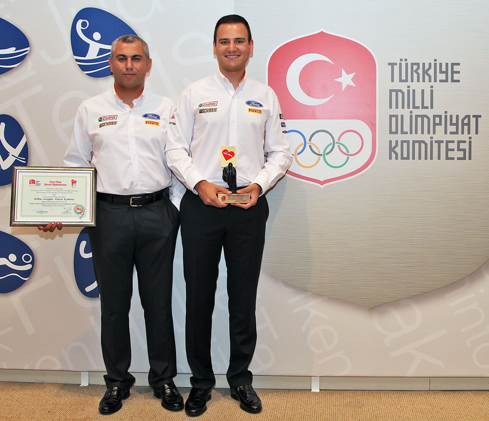 Castrol Ford Team Türkiye Pilotlarına Fair Play Ödülü Orhan-avcioglu-burcin-korkmaz