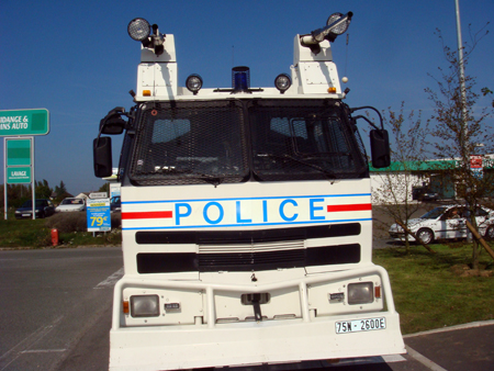 Simplet au taff... - Page 2 Police-carrefour