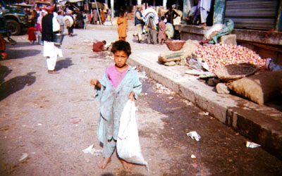 ENFANTS D'AFGHANISTAN Garbag13