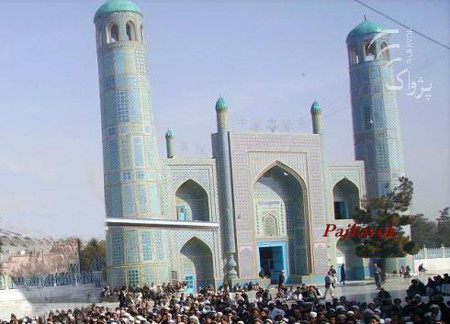 Une mosquée pour changer . Mazar_mosque