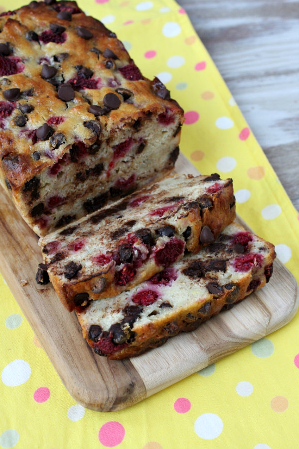 Quelles recettes avez-vous envie de faire? Raspberry-Dark-Chocolate-Banana-Bread-1