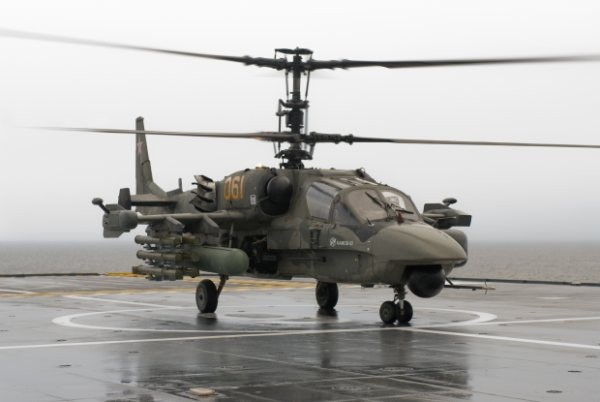 Ka-62 Navalisés pour frégates P/20380 Ka-52_sur_Mistral-2