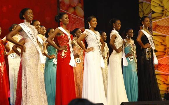 2015 l MU l Angola l Whitney Shikongo HARD_MISS-ANGOLA_AMPE-ROGERIO-18-580x361